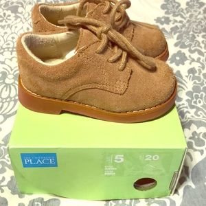 Children's Place toddler suede oxford, size 5